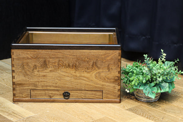 黒柿の装飾で凛とした面持ちある小型の関東火鉢　DC8111