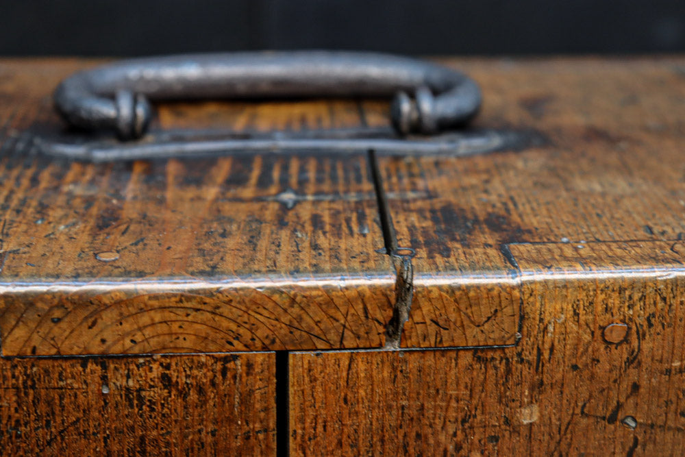 文政13年(1830) 稀少!! 歴史が刻まれた手提げ金庫　DC8112