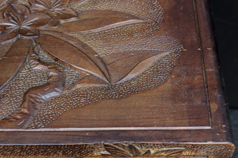 迫力ある花模様が素晴らしい日光彫の小引き出し　DC8113