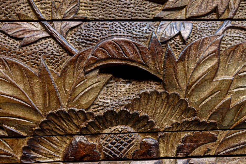 迫力ある花模様が素晴らしい日光彫の小引き出し DC8113 – 古福庵