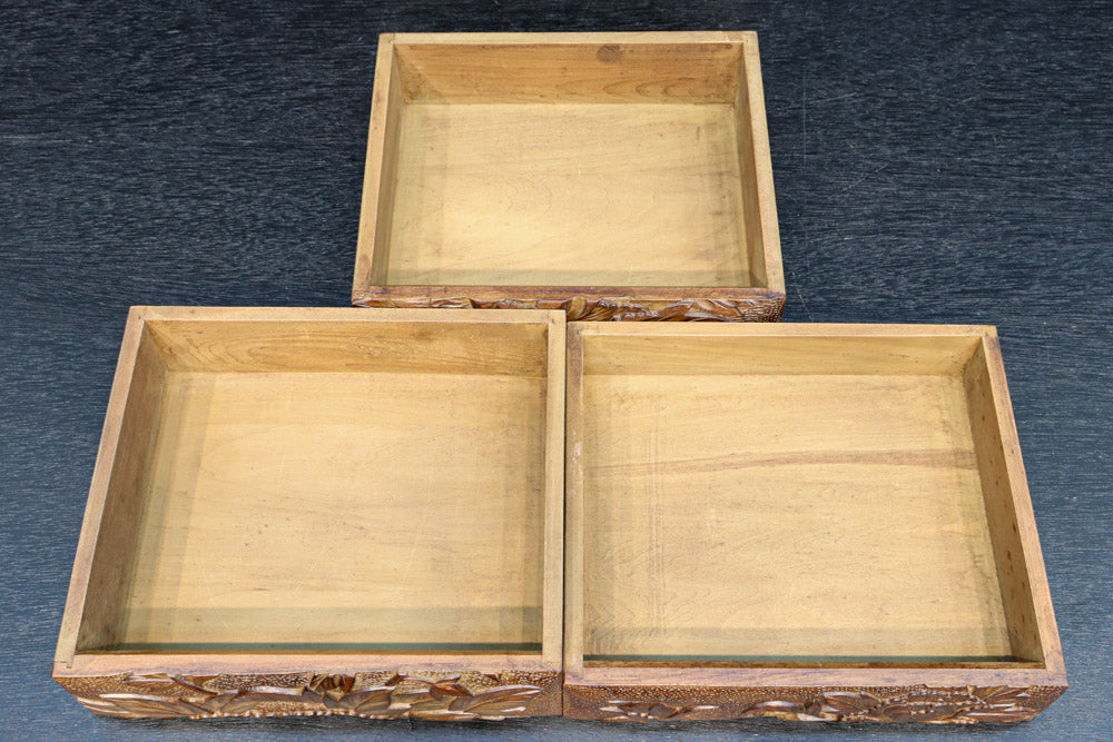 迫力ある花模様が素晴らしい日光彫の小引き出し　DC8113