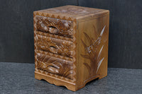 多種多様な花が美しく描かれた日光彫の小引き出し　DC8114