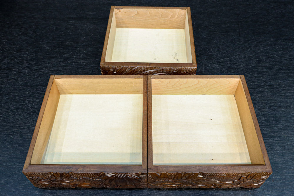 はな(引き出し) 多種多様な花が美しく描かれた日光彫の小引き出し DC8114 – 古福