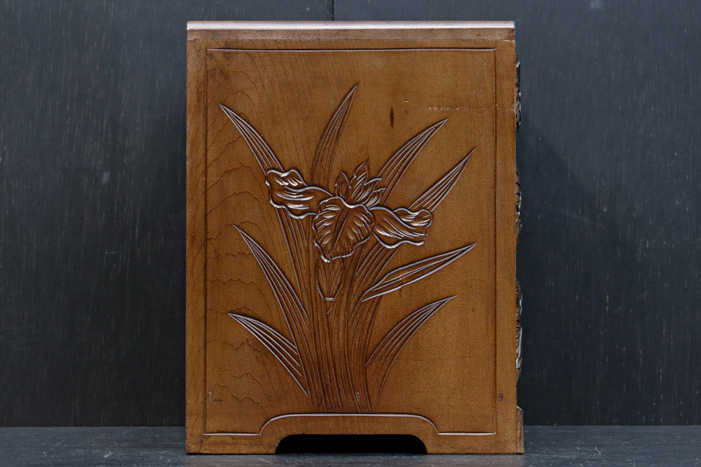 多種多様な花が美しく描かれた日光彫の小引き出し DC8114 – 古福庵