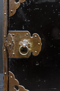 黒漆に桜紋の装飾金具が際立つ極上手許箪笥　DC8116