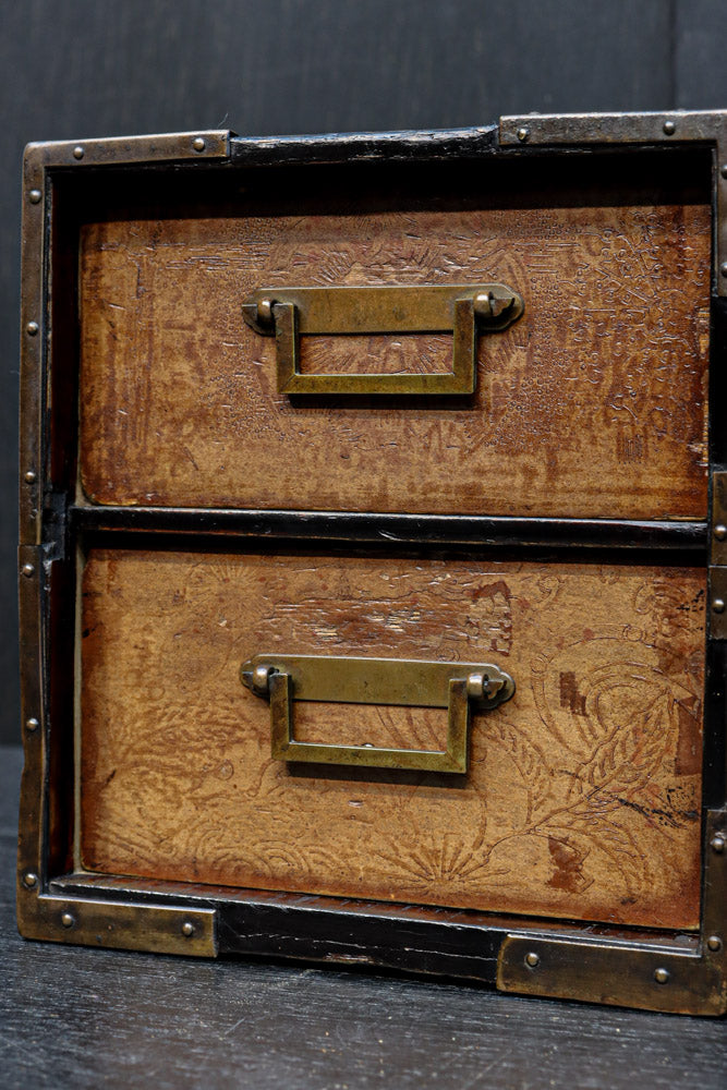 黒漆に桜紋の装飾金具が際立つ極上手許箪笥　DC8116