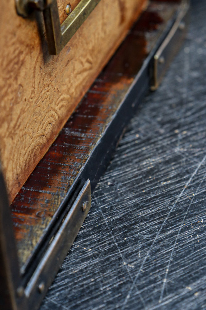 黒漆に桜紋の装飾金具が際立つ極上手許箪笥　DC8116