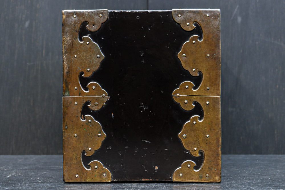 黒漆に桜紋の装飾金具が際立つ極上手許箪笥　DC8116