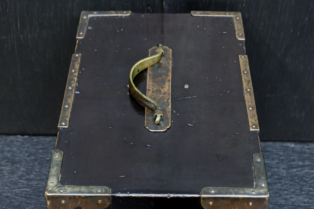 黒漆に桜紋の装飾金具が際立つ極上手許箪笥　DC8116