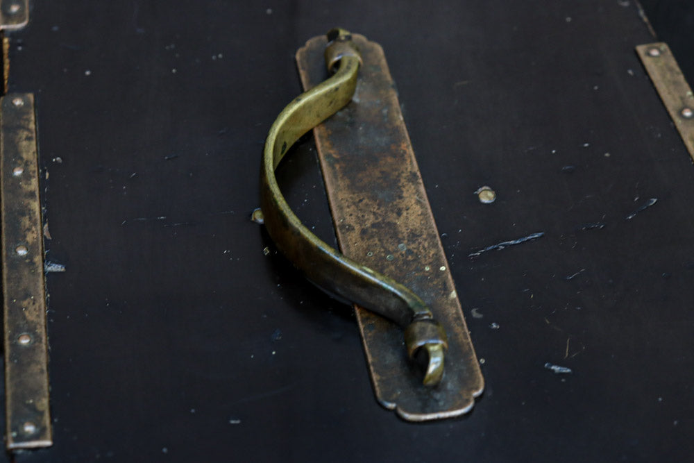 黒漆に桜紋の装飾金具が際立つ極上手許箪笥　DC8116