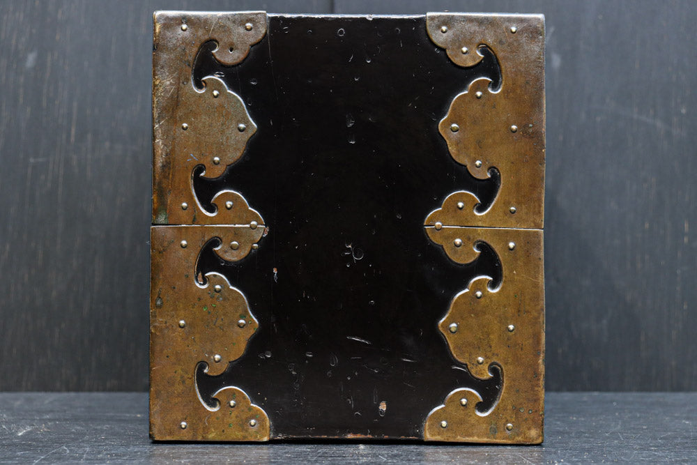 黒漆に桜紋の装飾金具が際立つ極上手許箪笥　DC8116