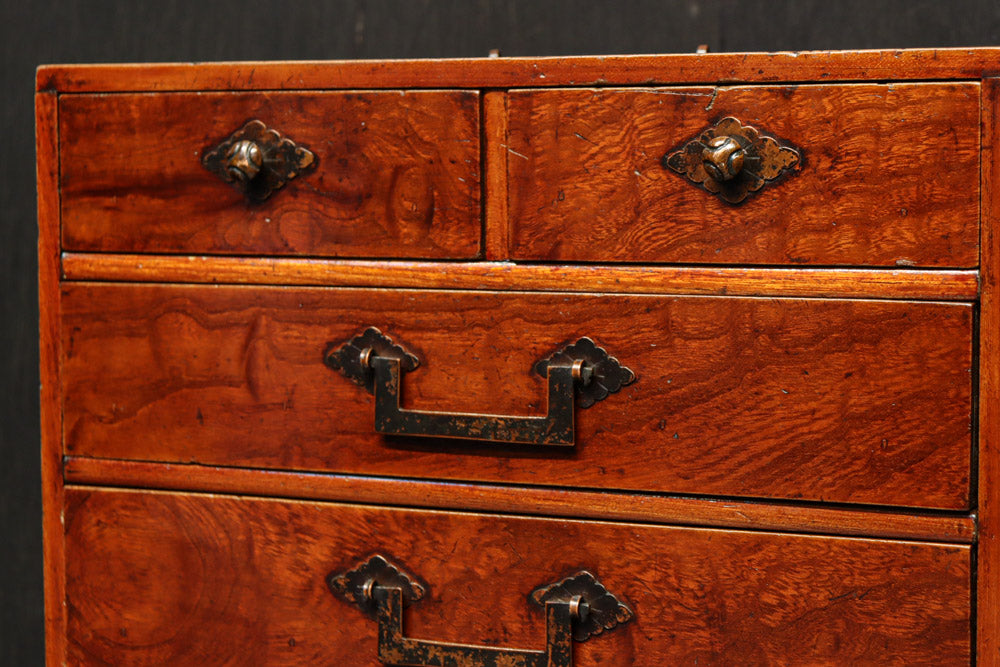 優美な杢目で華やかな針箱　DC8118