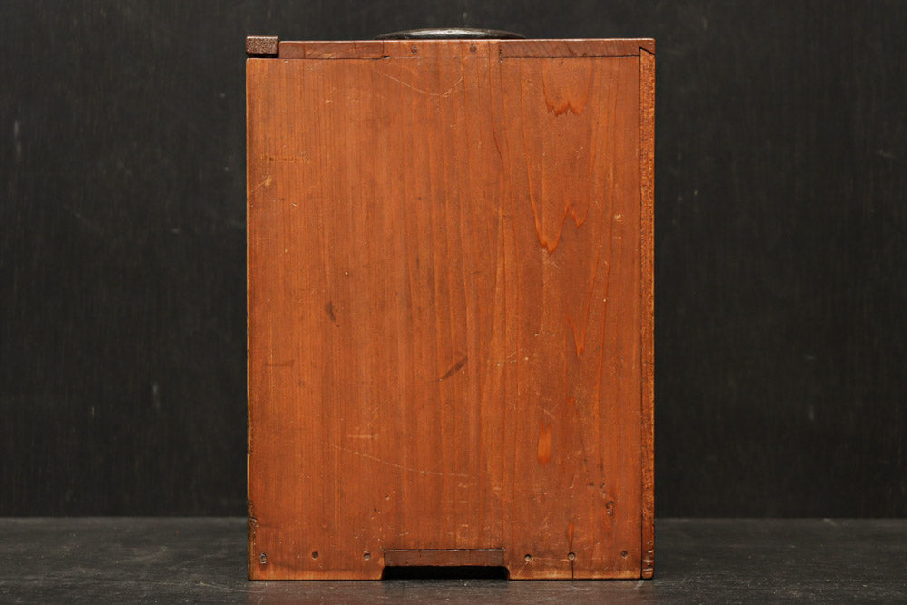 小型サイズ!! 漆の美しい光沢に包まれた8段重箱(慳貪戸の共箱