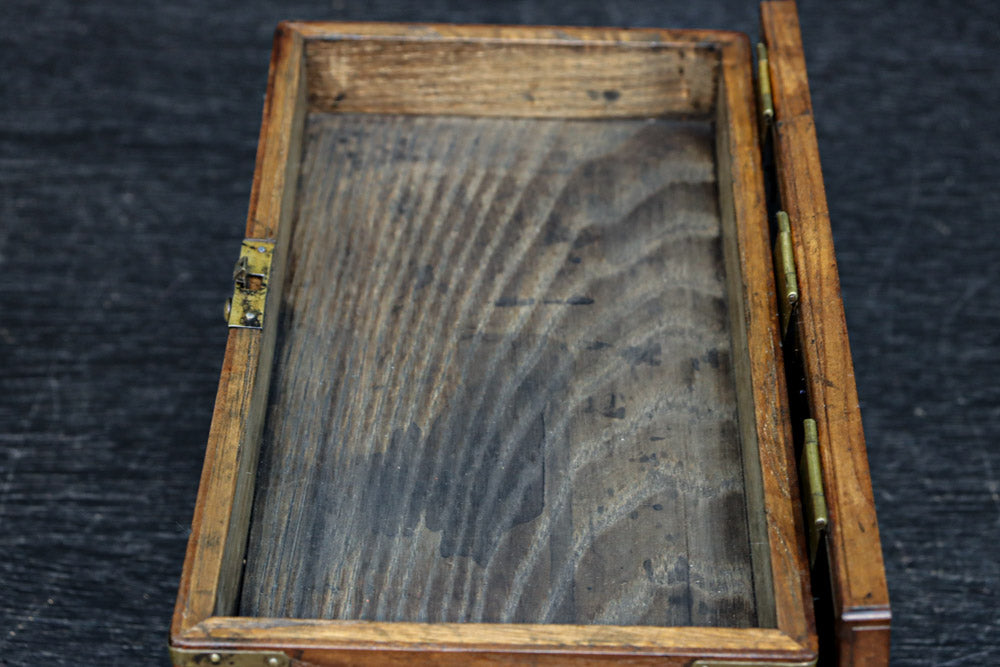 美しい杢目に金具の風格漂う桑材硯箱　DC8120