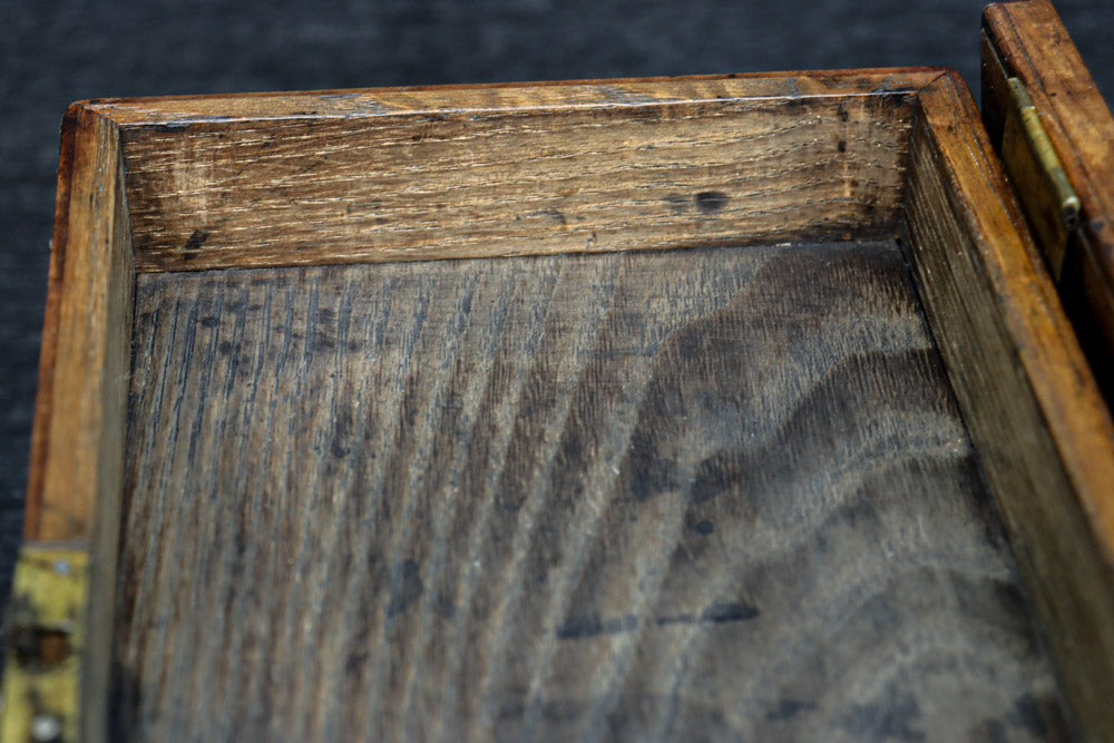 美しい杢目に金具の風格漂う桑材硯箱　DC8120