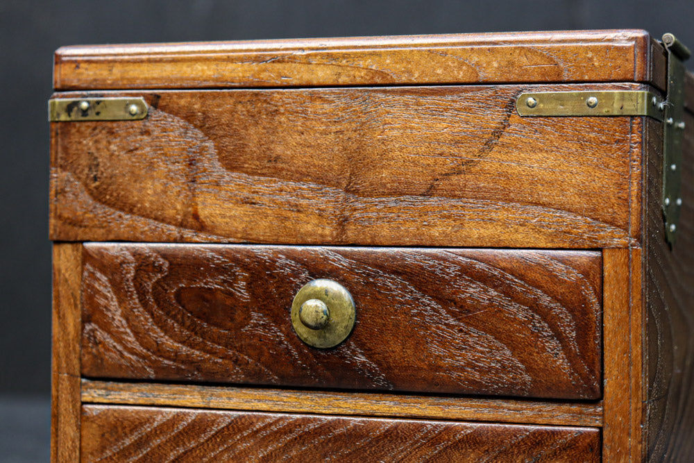 美しい杢目に金具の風格漂う桑材硯箱　DC8120