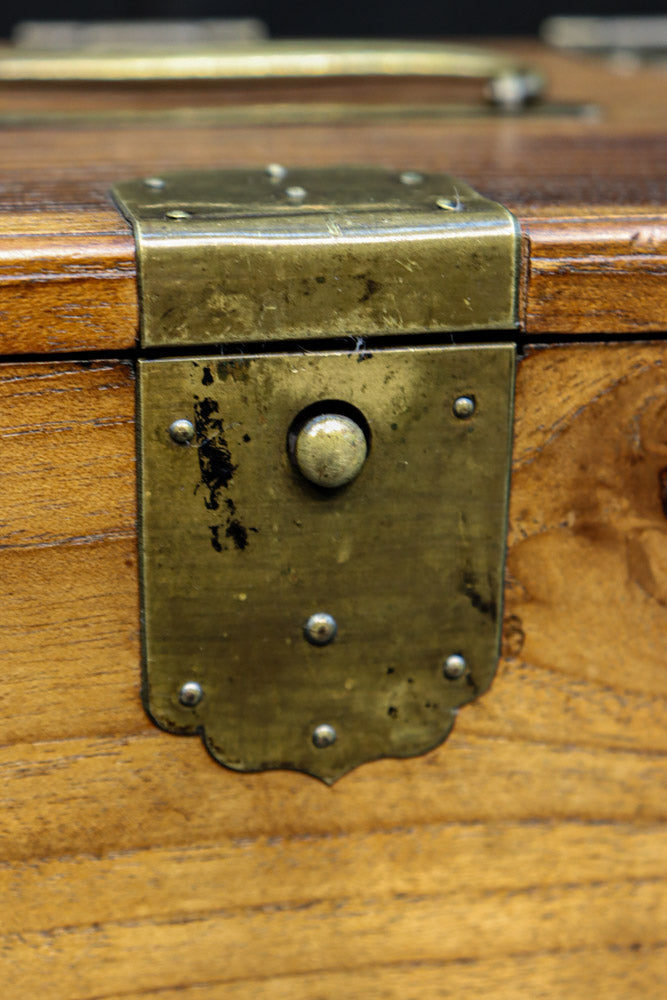 美しい杢目に金具の風格漂う桑材硯箱　DC8120