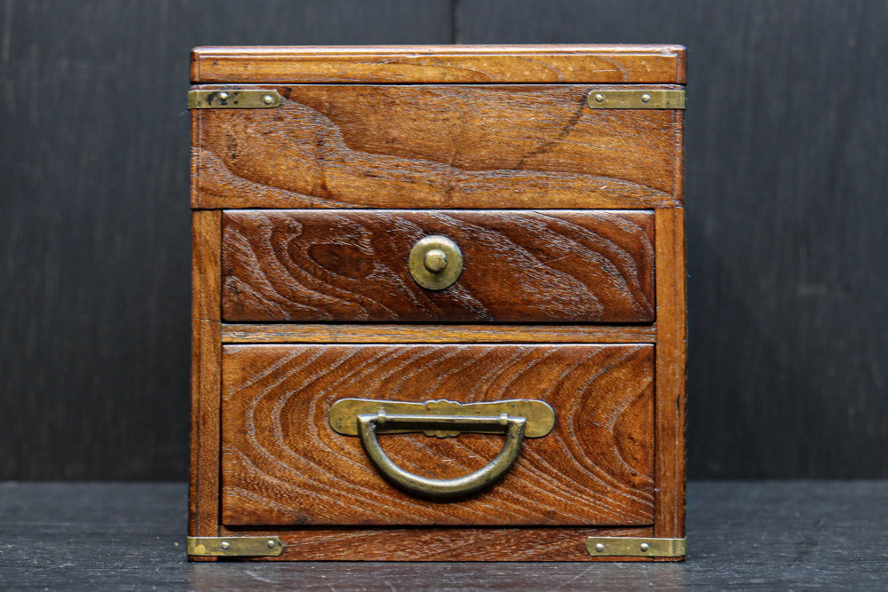 美しい杢目に金具の風格漂う桑材硯箱　DC8120