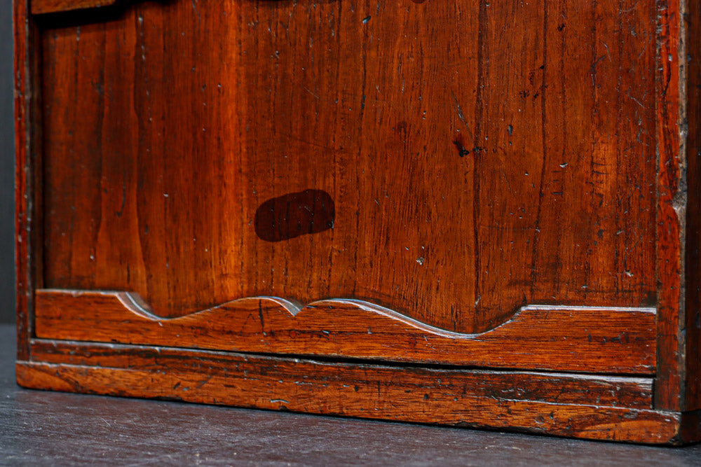 時代を重ねた風合いが趣き深い慳貪戸造りの小引き出し DC8121