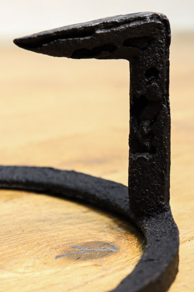 3本爪で貫録の佇まいをした五徳　DC8131