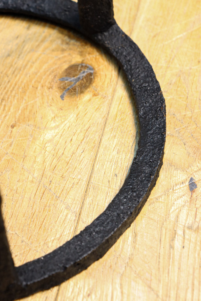 3本爪で貫録の佇まいをした五徳 DC8131 – 古福庵 [ KOFUKUAN