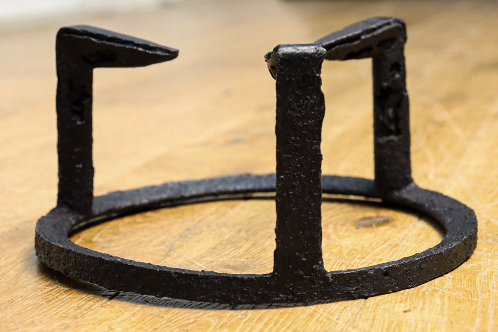 3本爪で貫録の佇まいをした五徳　DC8131