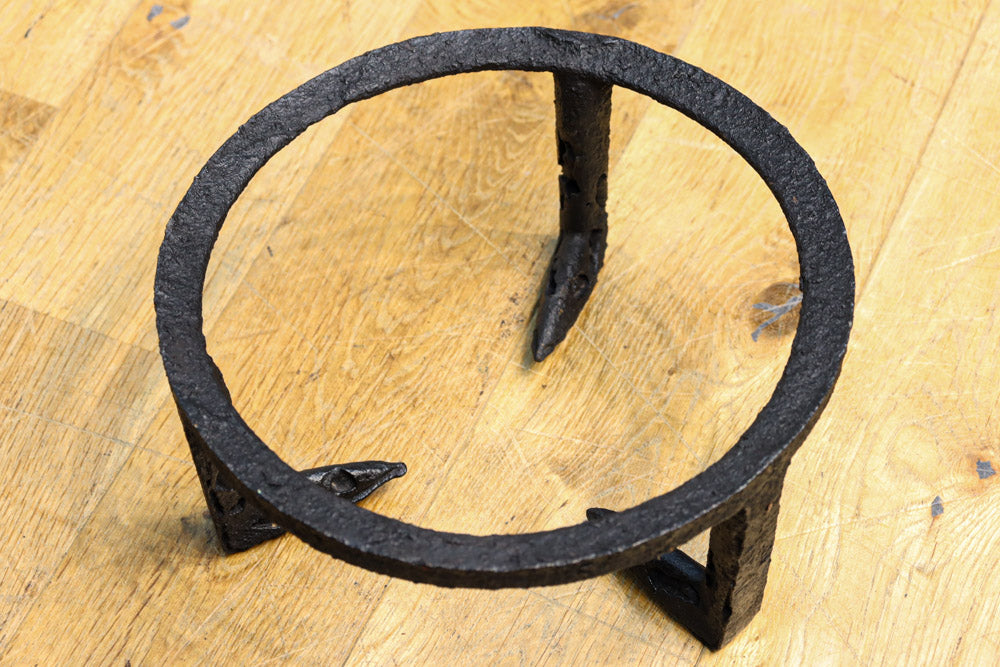 3本爪で貫録の佇まいをした五徳　DC8131