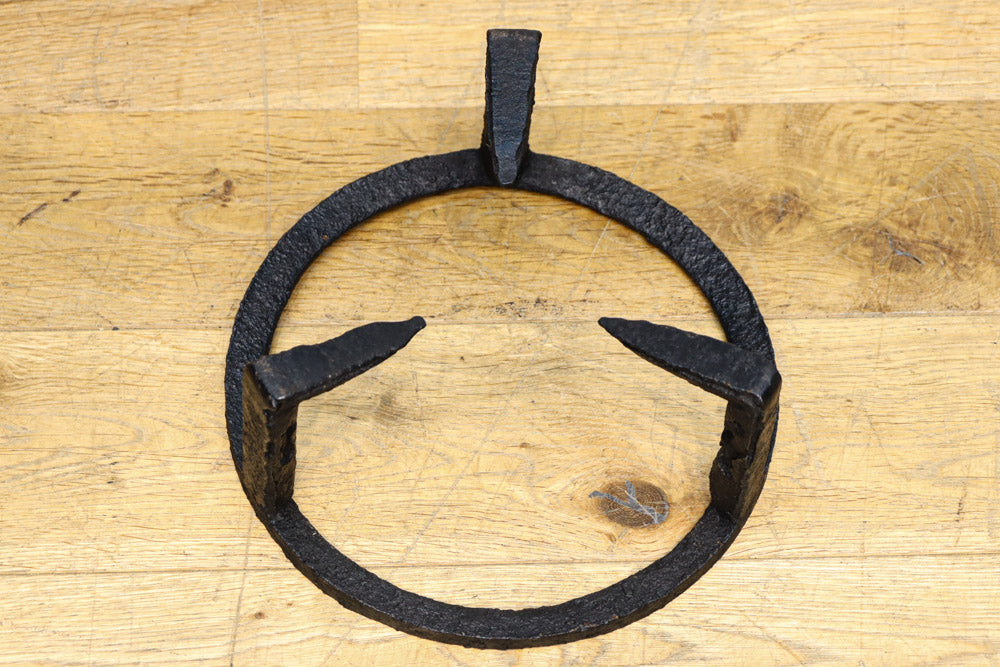 3本爪で貫録の佇まいをした五徳　DC8131