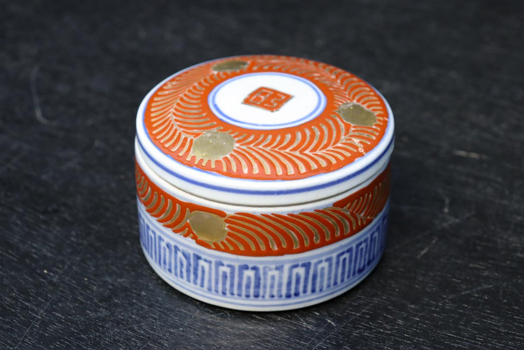 彩り艶やかな陶器の蓋付き小物入れ DC8133 – 古福庵 [ KOFUKUAN