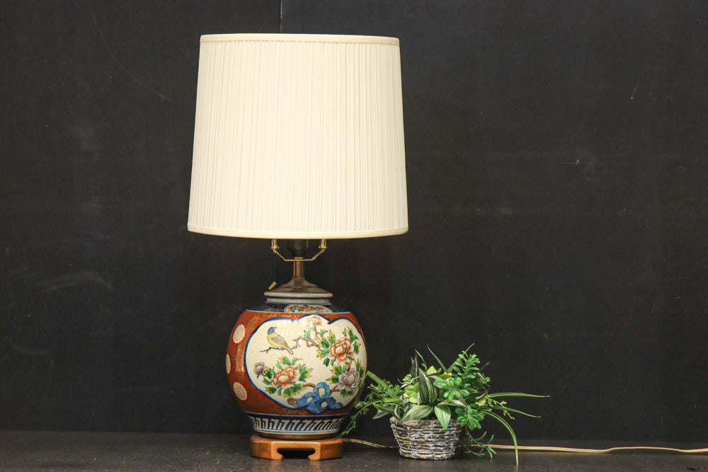 色絵錦手の華やかな彩りのスタンドライト　DC8138