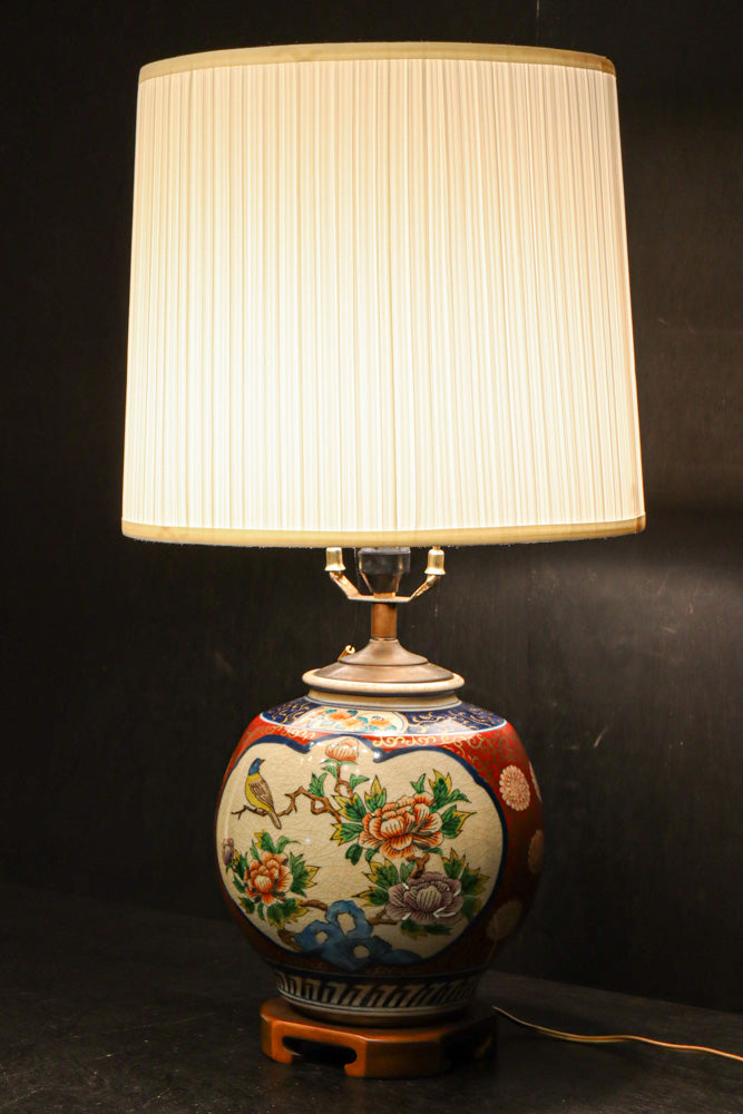 色絵錦手の華やかな彩りのスタンドライト　DC8138