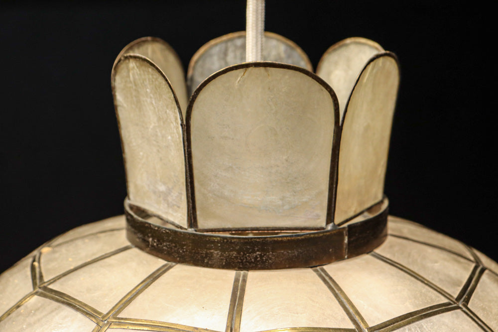 可愛らしい丸い花柄模様が並ぶレトロなステンドグラス電笠　DC8142