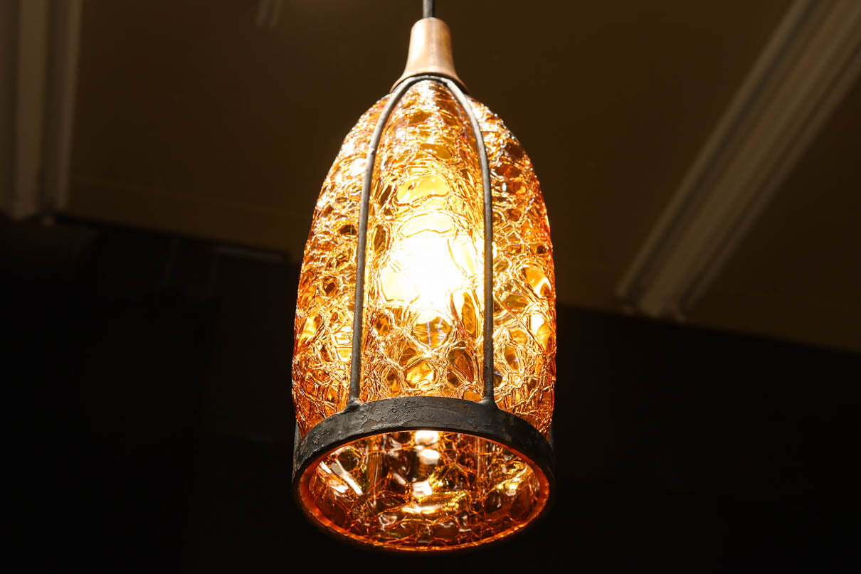 アンバーガラスが温かな輝きを放つ電笠　DC8143　在庫3個