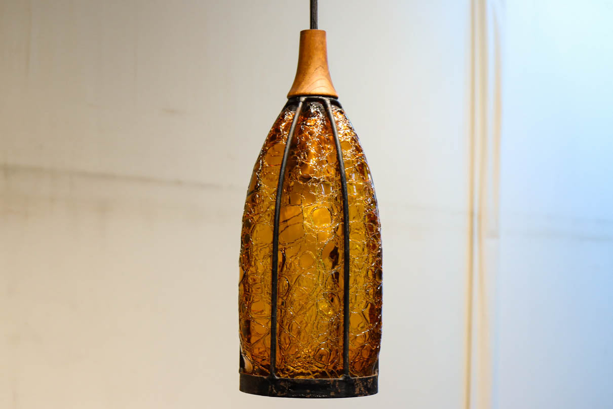 アンバーガラスが温かな輝きを放つ電笠　DC8143　在庫3個