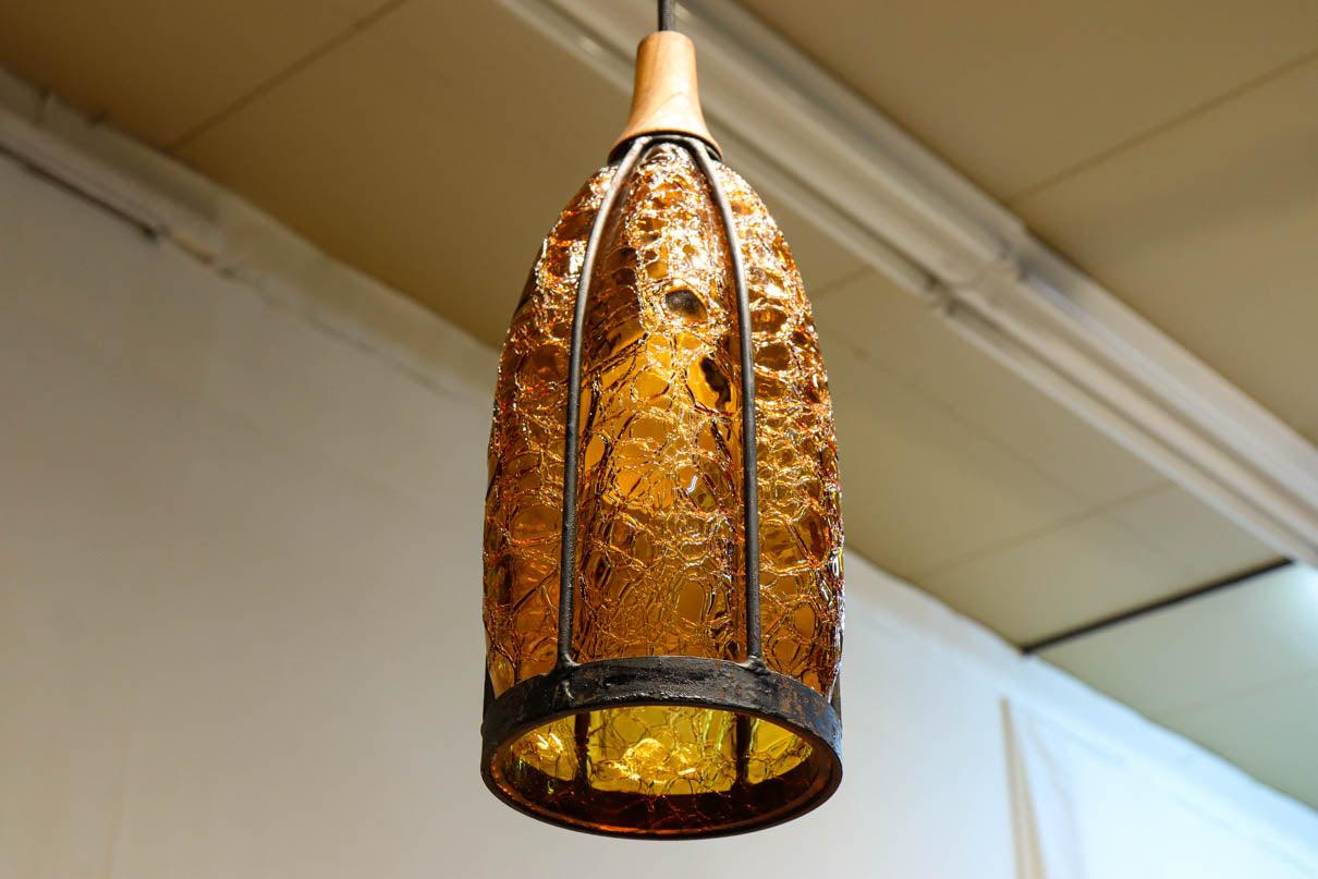 アンバーガラスが温かな輝きを放つ電笠　DC8143　在庫3個