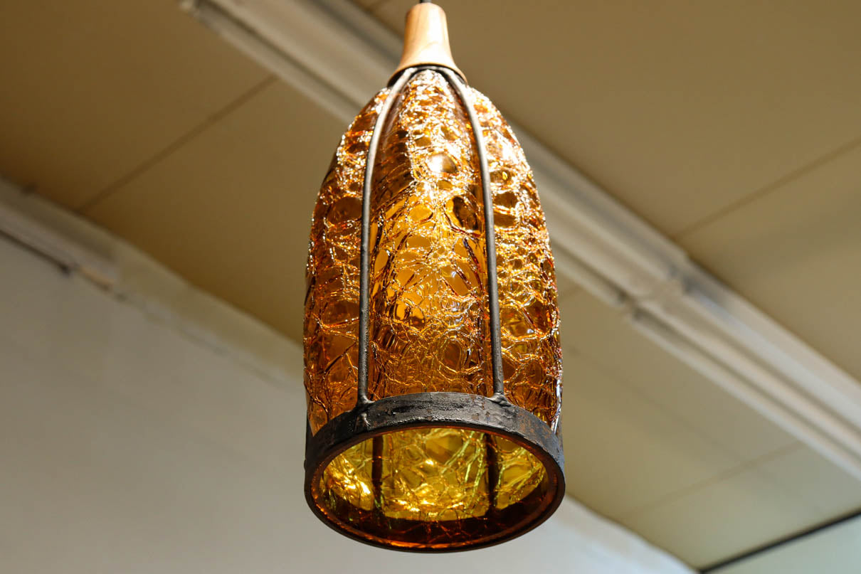 アンバーガラスが温かな輝きを放つ電笠　DC8143　在庫3個