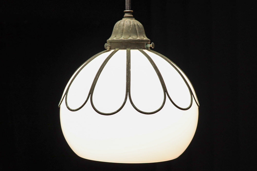 エレガントな金具フレームが素敵な電笠　DC8145