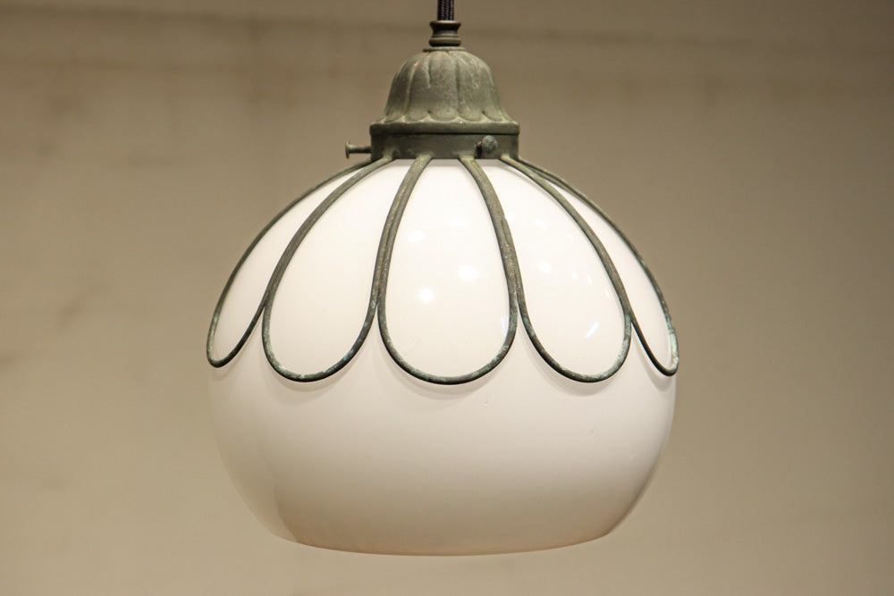 エレガントな金具フレームが素敵な電笠　DC8145