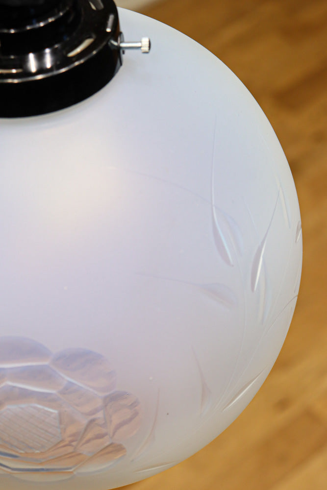 【ご精算用】オパールセントに大輪のお花の透かし模様が優雅に浮かぶ電笠　DC8146