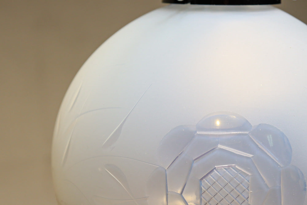 【ご精算用】オパールセントに大輪のお花の透かし模様が優雅に浮かぶ電笠　DC8146