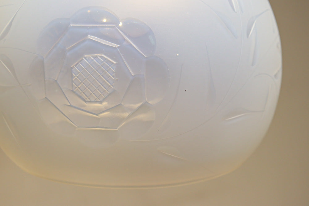 【ご精算用】オパールセントに大輪のお花の透かし模様が優雅に浮かぶ電笠　DC8146