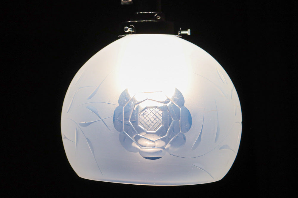 【ご精算用】オパールセントに大輪のお花の透かし模様が優雅に浮かぶ電笠　DC8146