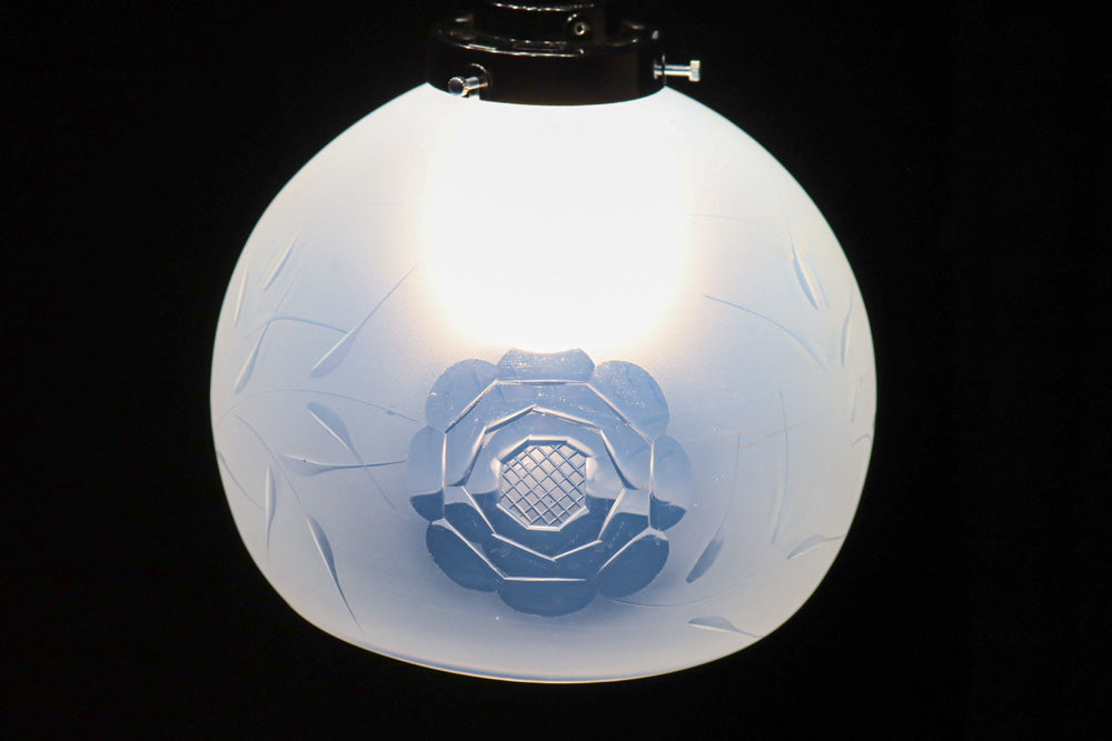 【ご精算用】オパールセントに大輪のお花の透かし模様が優雅に浮かぶ電笠　DC8146