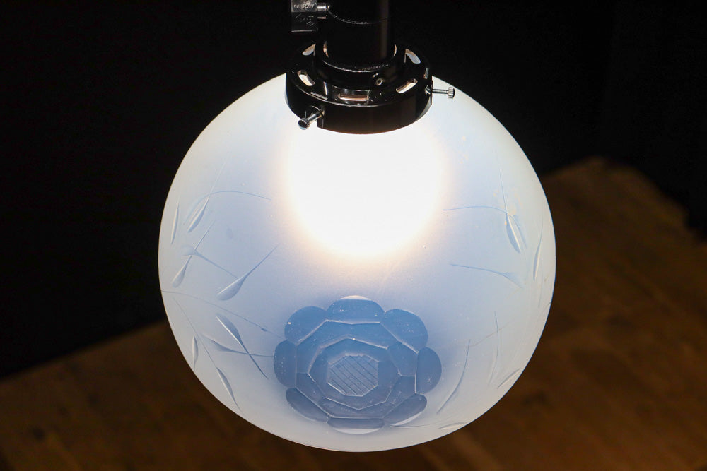 【ご精算用】オパールセントに大輪のお花の透かし模様が優雅に浮かぶ電笠　DC8146