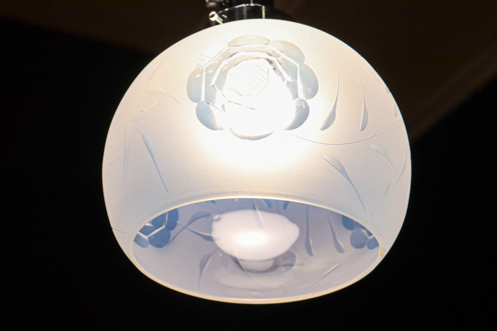 【ご精算用】オパールセントに大輪のお花の透かし模様が優雅に浮かぶ電笠　DC8146