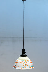 可愛らしい紅葉の絵柄が映えるノリタケの電笠　DC8147