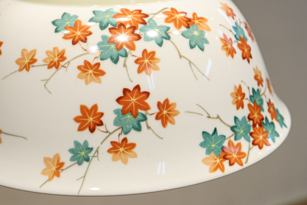 可愛らしい紅葉の絵柄が映えるノリタケの電笠　DC8147