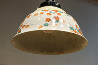 可愛らしい紅葉の絵柄が映えるノリタケの電笠　DC8147