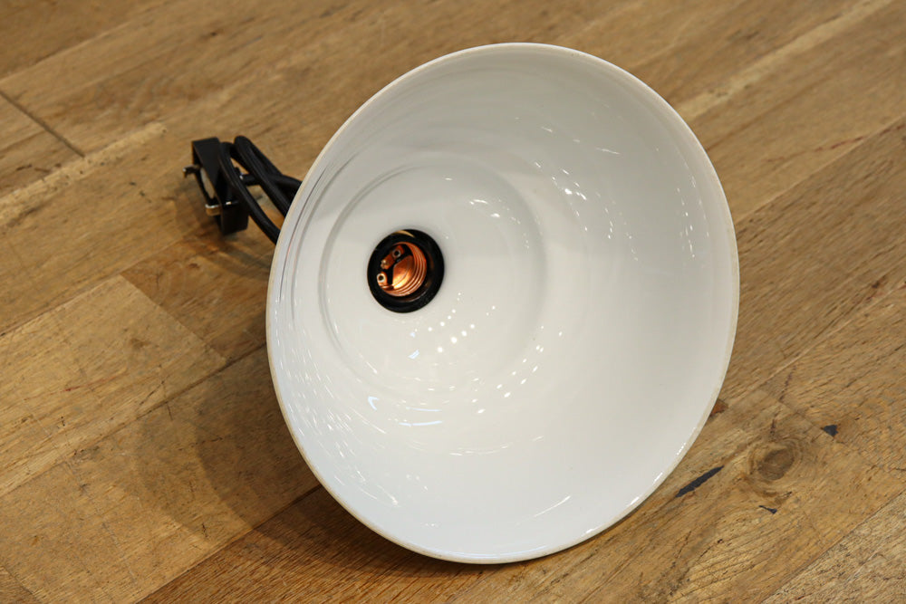 可愛らしい紅葉の絵柄が映えるノリタケの電笠　DC8147