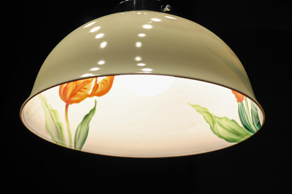 内面に花柄模様が描かれたノリタケの電笠　DC8148